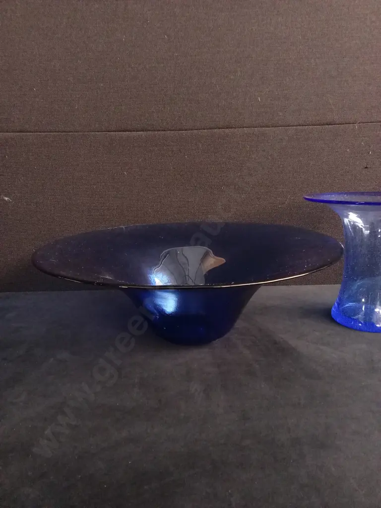 BLUE GLASS VASE AND BOWL Image 1++