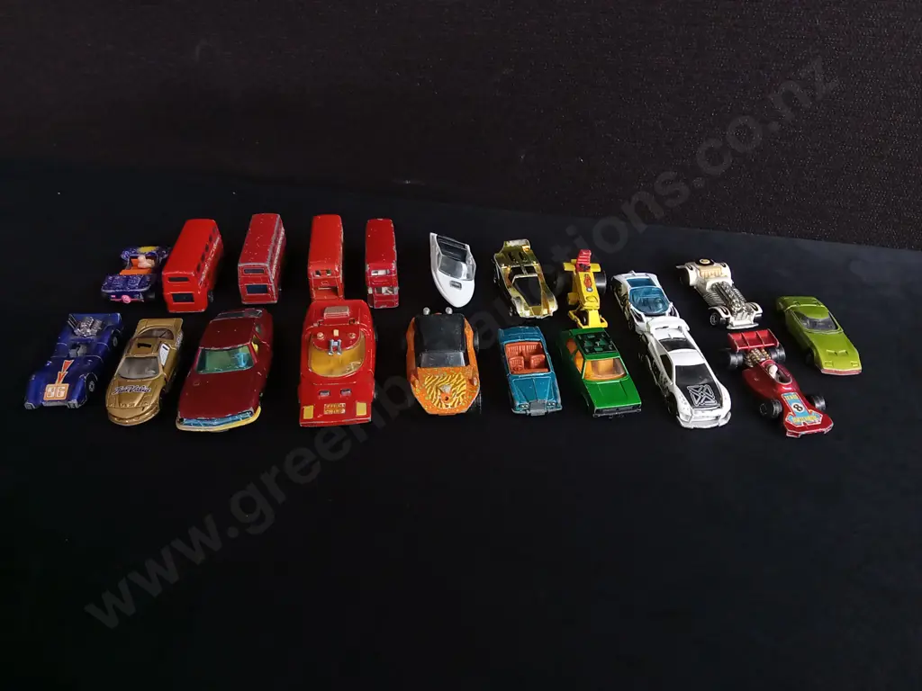 MIX OF TOY CARS, INCLUDING VINTAGE MATCHBOX AND HOT WHEELS DIE CASTS Image 1++