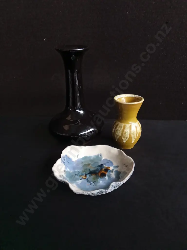 3 PIECES VINTAGE STUDIO POTTERY VASES AND TRINKET DISH Image 1++