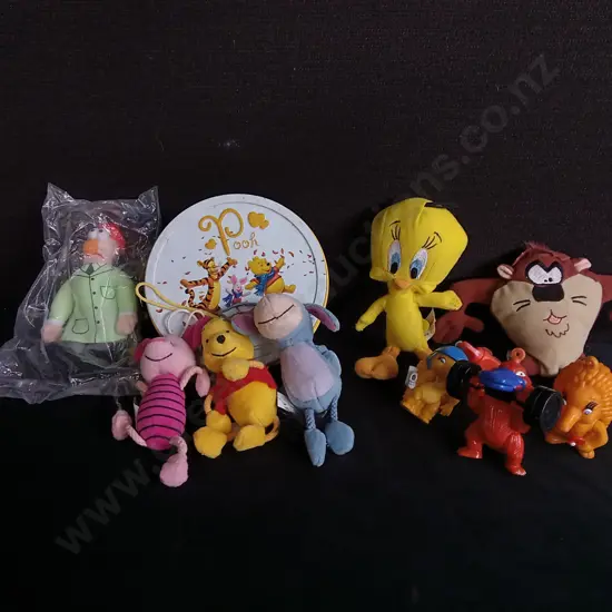 COLLECTION OF VINTAGE PROMOTIONAL TOYS, WINNIE THE POOH PLUSH, LOONEY TUNES, ETC