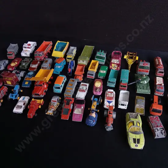 MIX OF TOY CARS, INCLUDING VINTAGE MATCHBOX AND CORGI DIE CASTS
