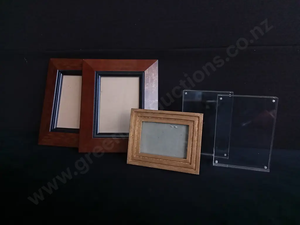 5 PIECES PHOTO FRAMES Image 1++