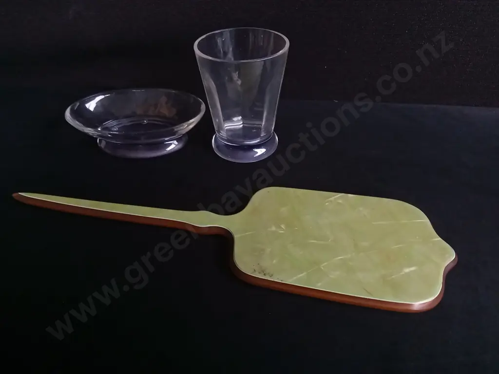 3 PIECES VINTAGE BATHROOM ITEMS, PLASTIC SOAP DISH AND CUP, AND ART DECO CELLULOID HAND MIRROR Image 1++