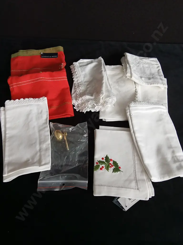 ASSORTED PLACEMATS Image 1++