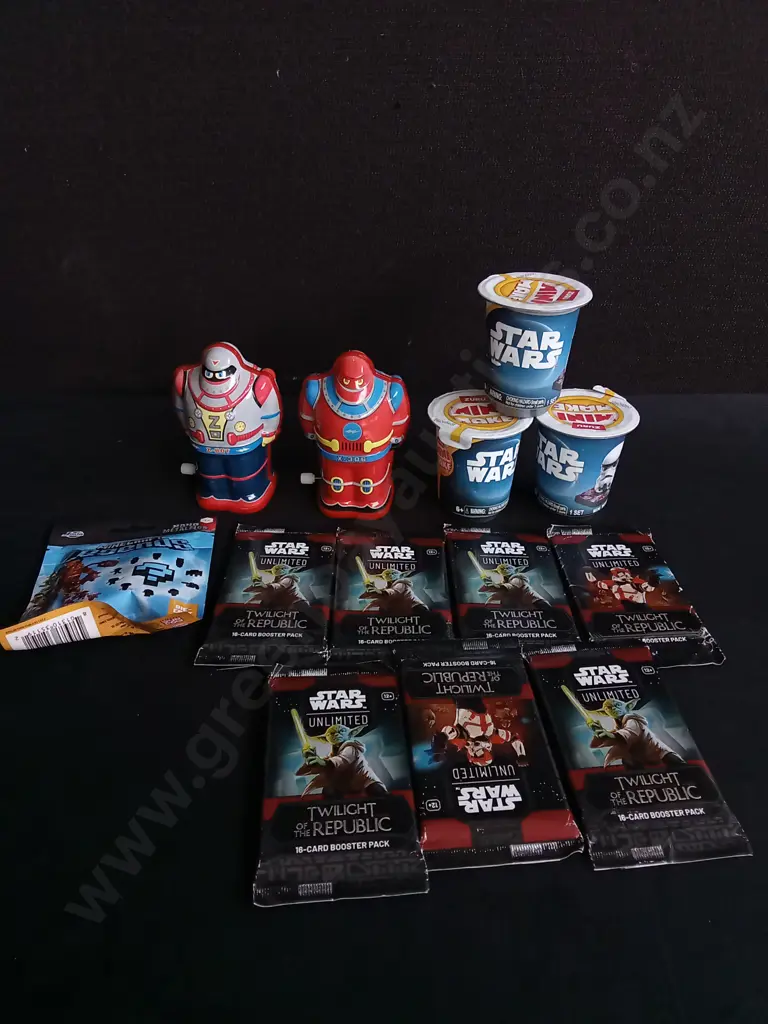 MIX OF TOYS AND STAR WARS TRADING CARDS Image 1++