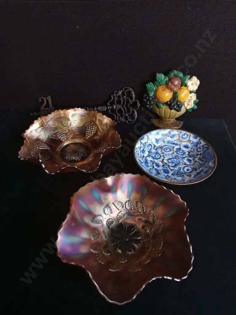 5 PIECES DECORATIVE ITEMS Image 1++