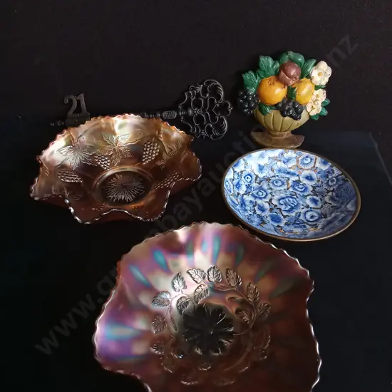 5 PIECES DECORATIVE ITEMS