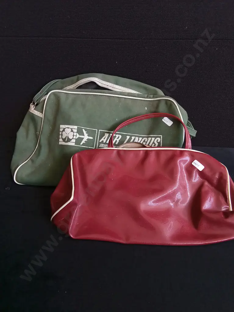 PAIR OF VINTAGE BAGS Image 1++
