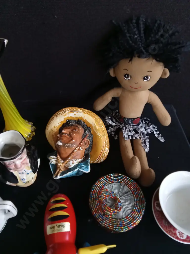 MISCELLANEOUS MIX OF ITEMS, INCLUDING VINTAGE DECOR, HAND BLOWN GLASS, ETC Image 1++