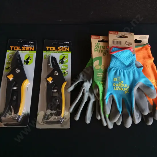5 PIECES BRAND NEW GARDENING ITEMS, INCLUDING THREE PAIRS OF GLOVES AND AND TWO SHEARS