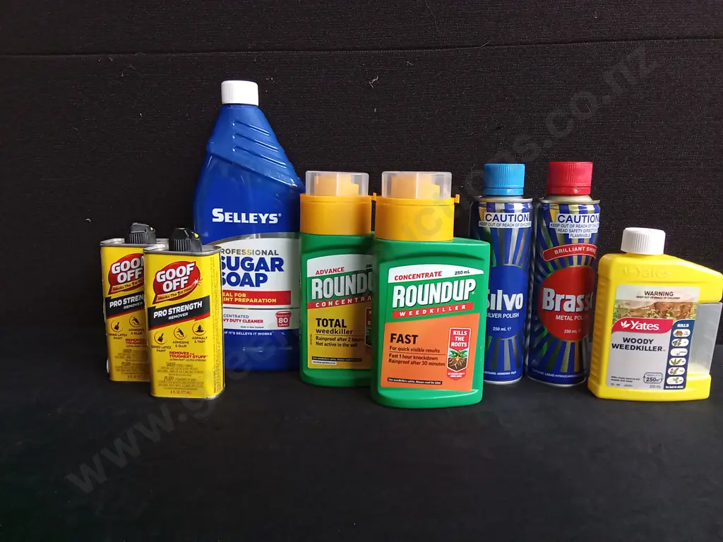 8 PIECES BRAND NEW GARDENING AND CLEANING PRODUCTS Image 1++