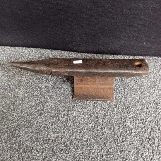 CAST IRON SMALL ANVIL