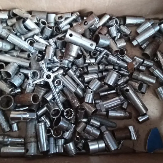 BOX OF HARDWARE