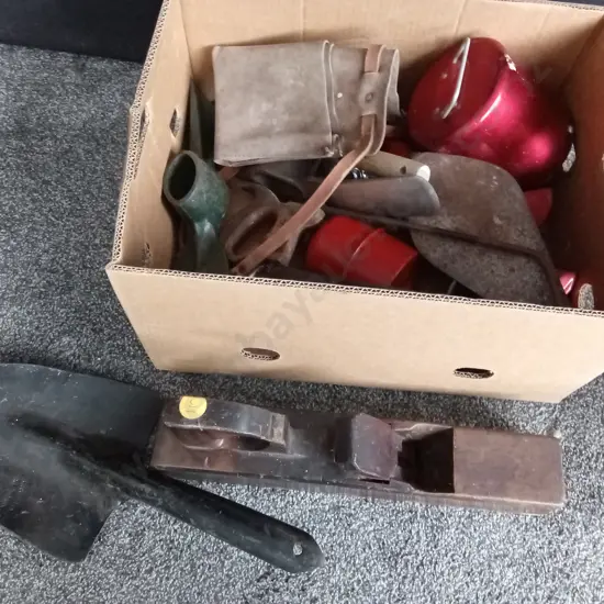 BOX OF ASSORTED ITEMS