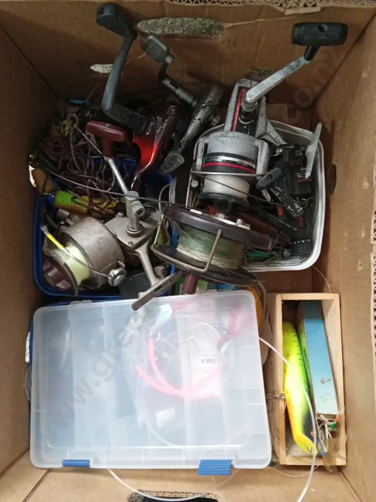BOX OF FISHING GEAR Image 1++