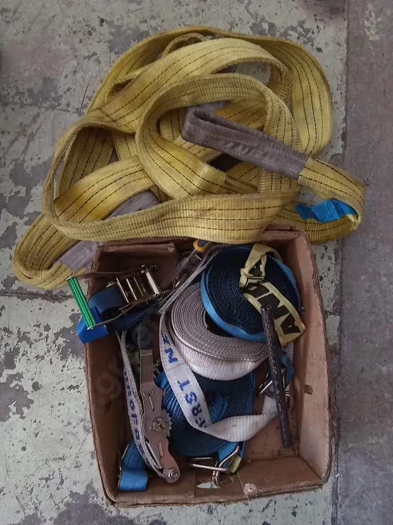 MIX OF RATCHET TIE DOWN STRAPS Image 1++