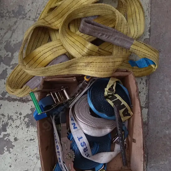 MIX OF RATCHET TIE DOWN STRAPS