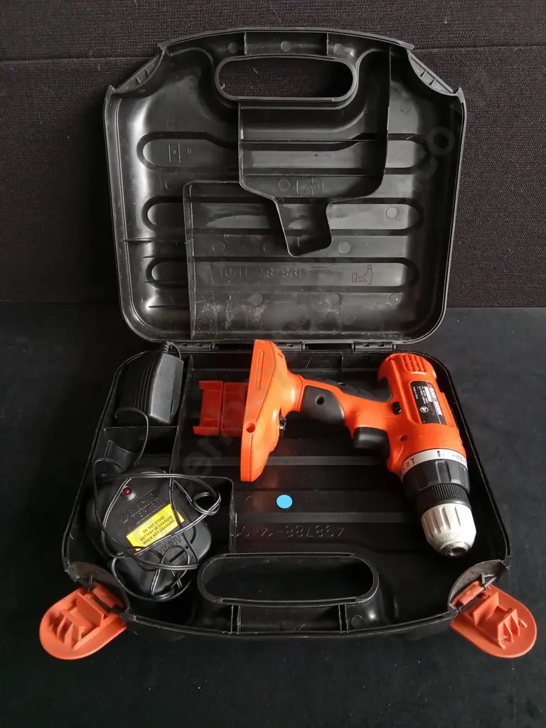 BLACK AND DECKER DRILL IN CASE, NO BATTERY Image 1++