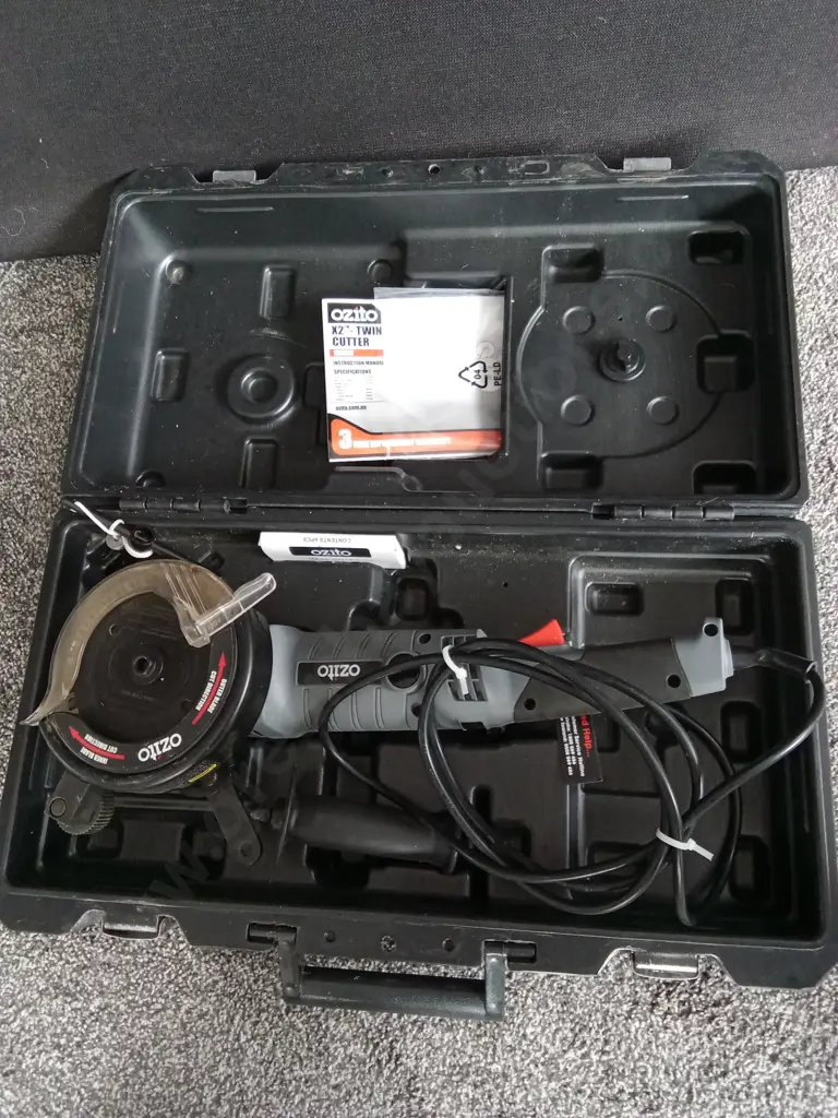 OZITO X2 TWIN CUTTER Image 1++