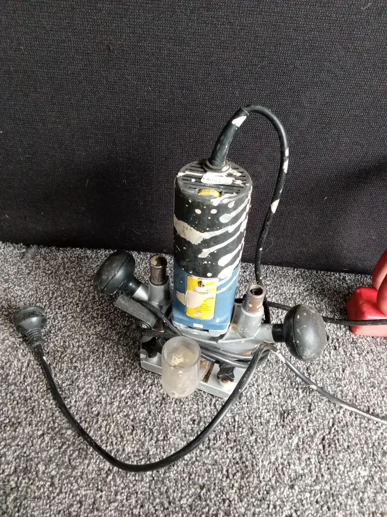 ROUTER AND WHEEL CLAMP Image 1++