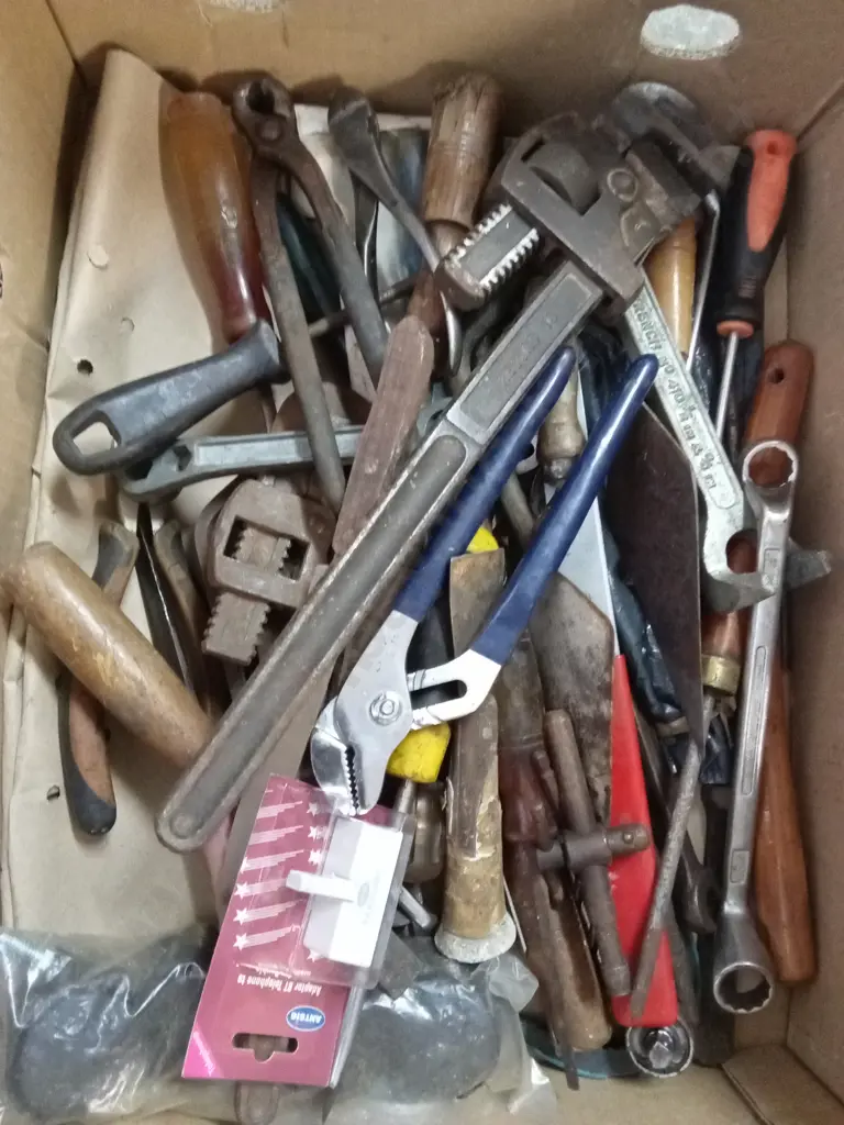 BOX OF TOOLS Image 1++