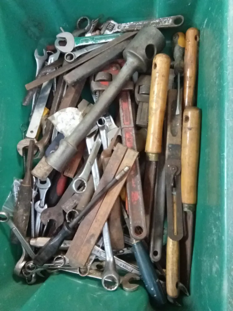 BOX OF TOOLS Image 1++