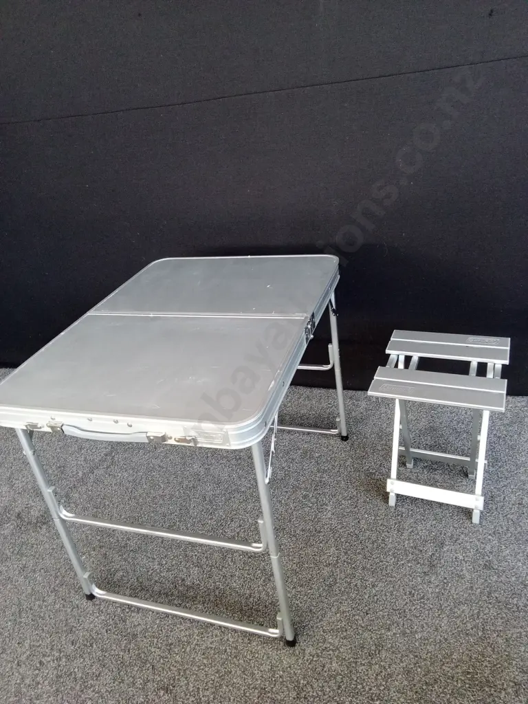 COLEMAN FOLDABLE CAMPING TABLE AND CHAIR Image 1++