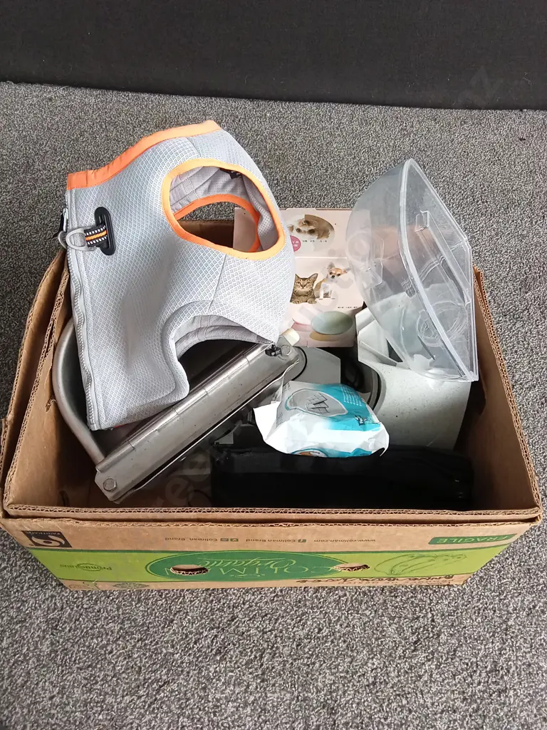 BOX OF DOG ITEMS Image 1++