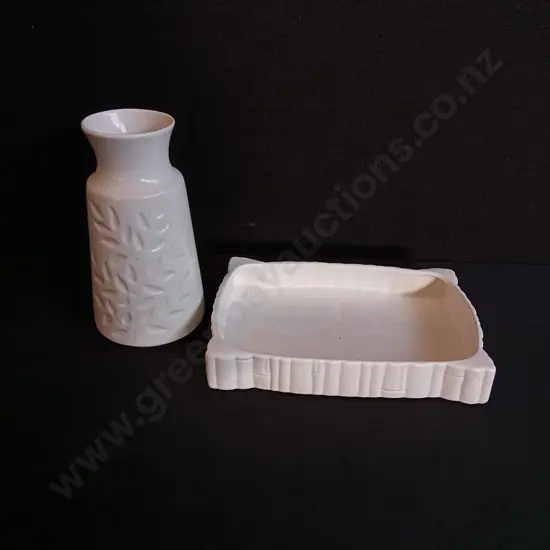 VINTAGE CROWN LYNN WHITE BAMBOO TROUGH PLANTER, AND VASE, H 16.5 CM