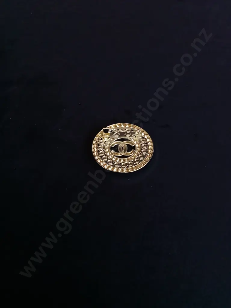 GOLD TONED BROOCH Image 1++