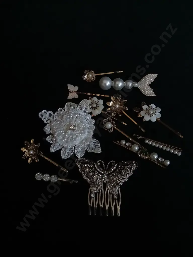 COLLECTION OF HAIR PINS Image 1++