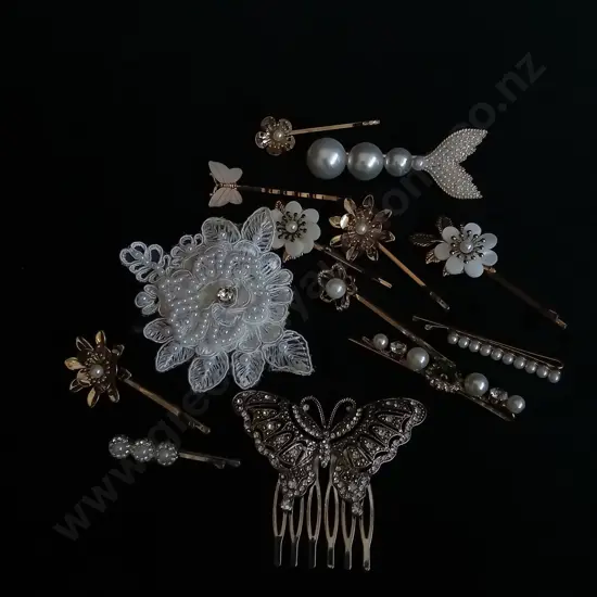 COLLECTION OF HAIR PINS