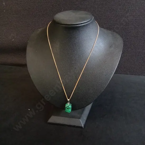 GOLD TONED PENDANT WITH GREEN CRYSTAL