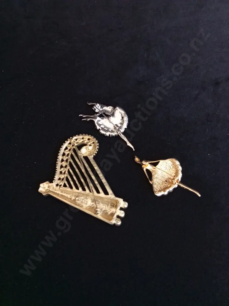 3 BROOCHES Image 1++