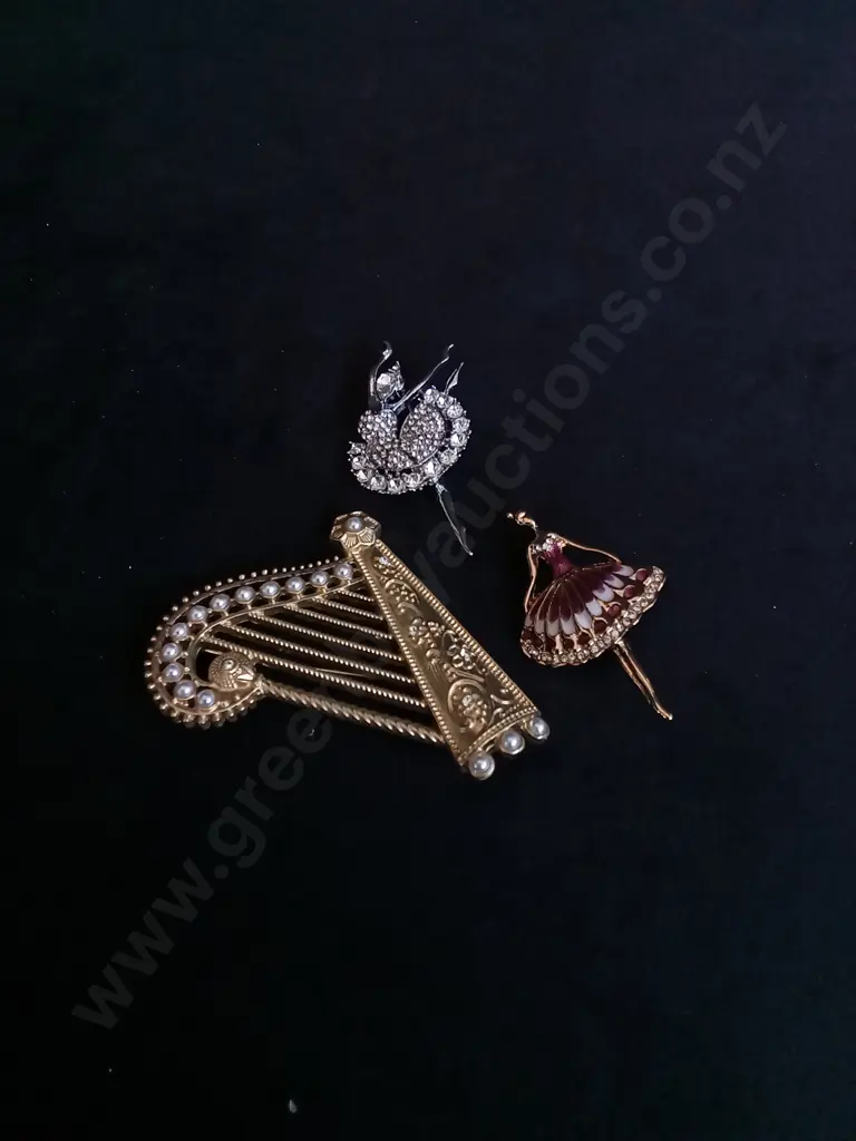 3 BROOCHES Image 1++