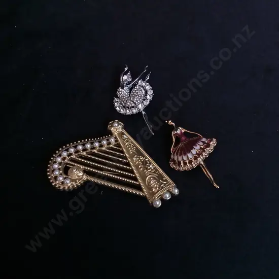 3 BROOCHES