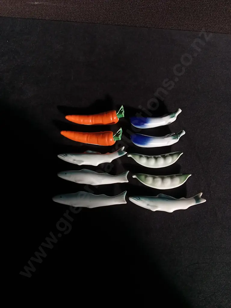 SET OF 10 HAND PAINTED JAPANESE PORCELAIN CHOPSTICK RESTS Image 1++