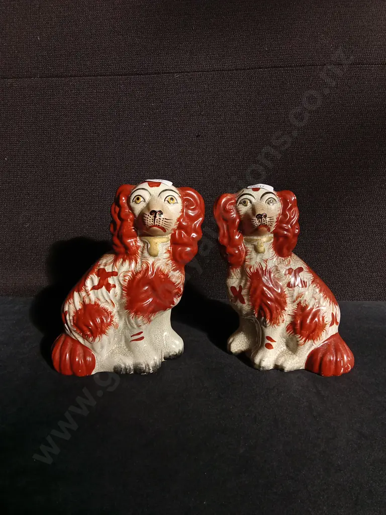 PAIR OF VINTAGE STAFFORDSHIRE STYLE SPANIEL MANTEL DOGS, H 19 CM Image 1++