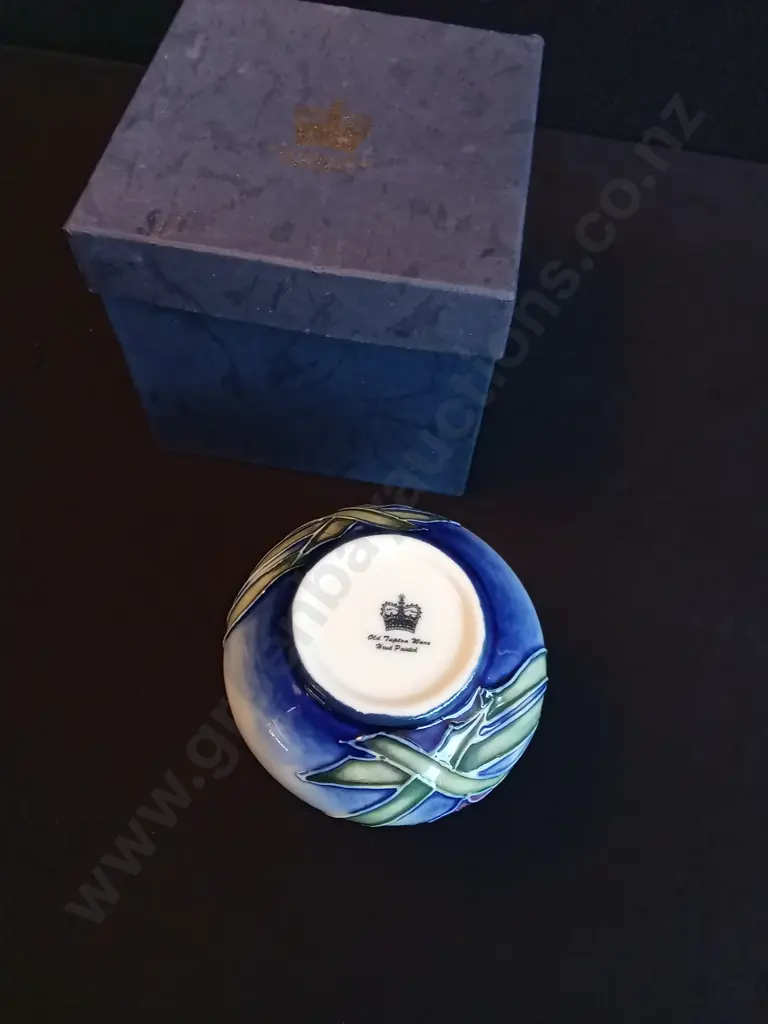 OLD TUPTON WARE BULBOUS VASE, H 8 CM Image 1++