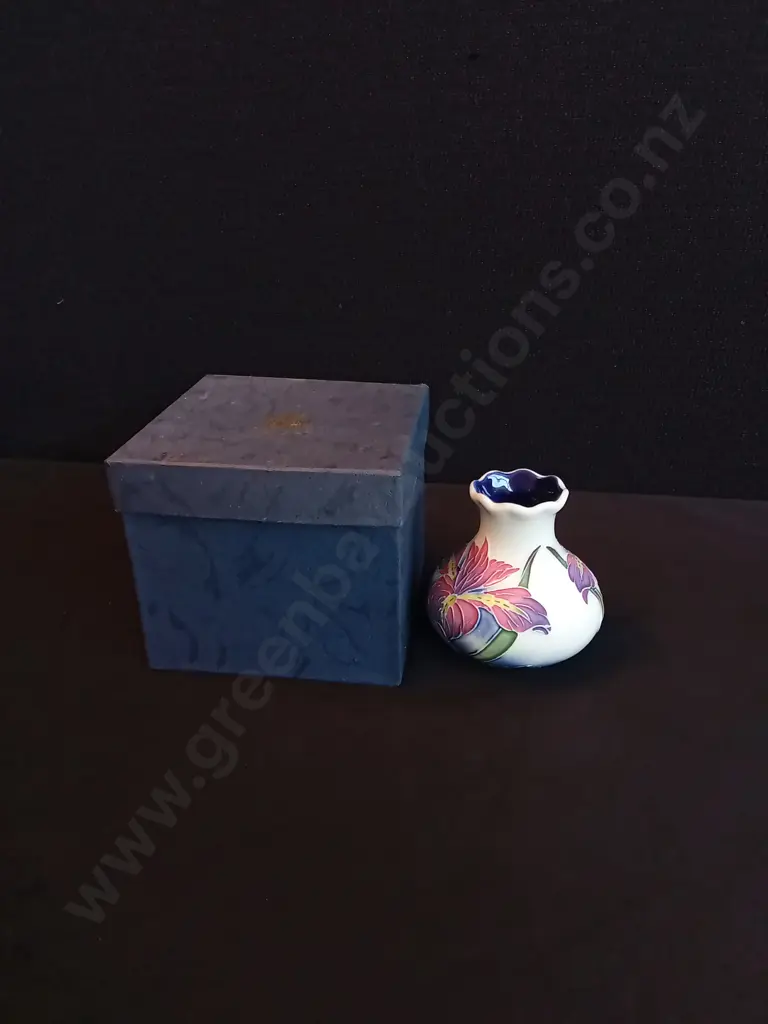 OLD TUPTON WARE BULBOUS VASE, H 8 CM Image 1++
