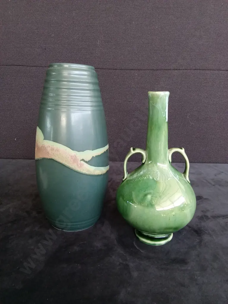 2 GREEN VASES TALLEST 26.5CM Image 1++