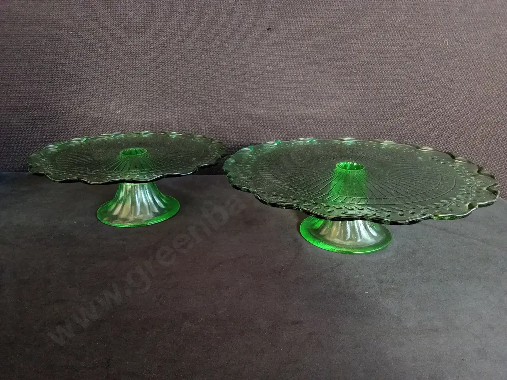 PAIR OF VINTAGE ART DECO GREEN PRESSED GLASS CAKE STANDS, H 8 CM Image 1++