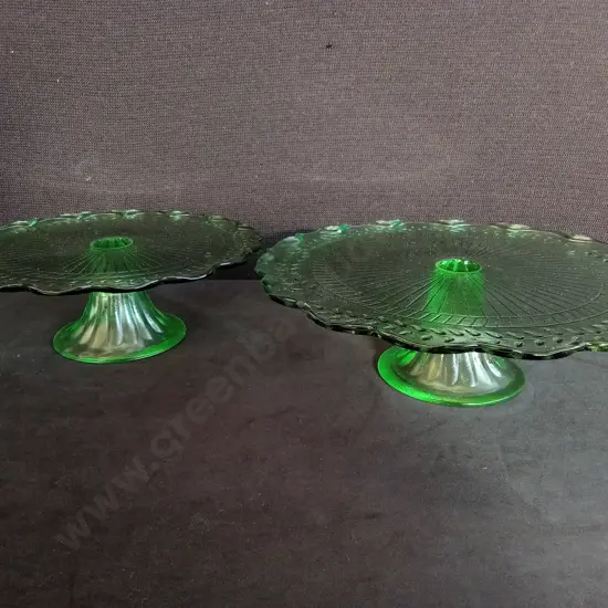 PAIR OF VINTAGE ART DECO GREEN PRESSED GLASS CAKE STANDS, H 8 CM
