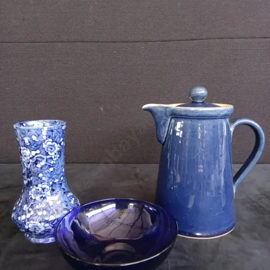 1970S BLUE DENBY COFFEE JUG H20.5CM BLUE GLASS BOWL FROM CZECHOSLOVAKIA D13.5CM, BLUE FLORAL VASE BISTO ENGLAND H15.5CM