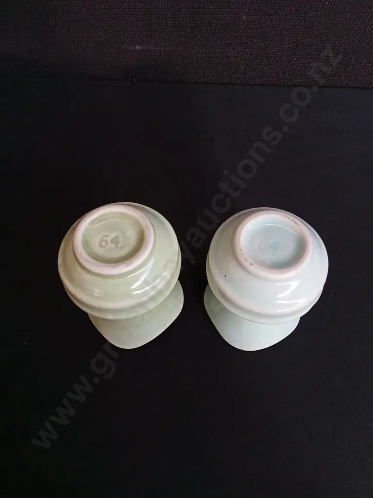 PAIR OF VINTAGE CROWN LYNN MINIATURE/ POSY VASES, PASTEL GLAZES, H 8 CM Image 1++