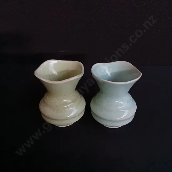 PAIR OF VINTAGE CROWN LYNN MINIATURE/ POSY VASES, PASTEL GLAZES, H 8 CM