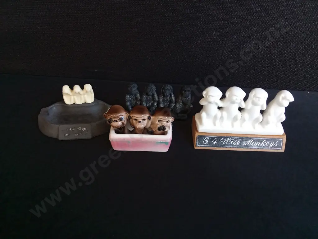 4 PIECES DECORATIVE MONKEY TRINKETS Image 1++
