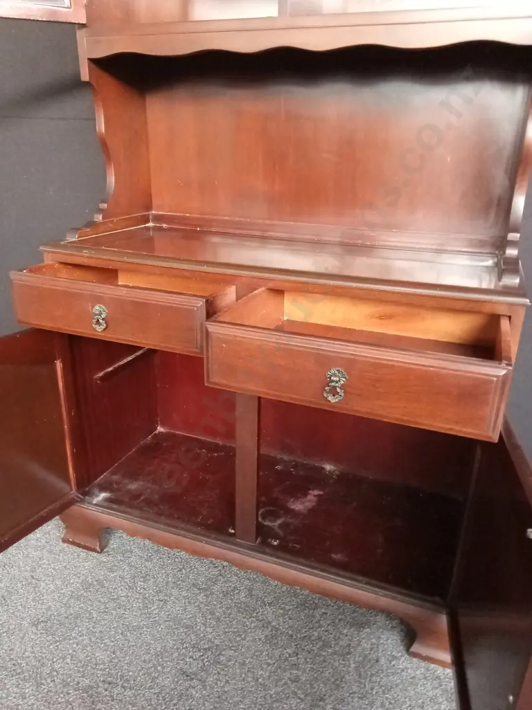 VINTAGE HUTCH DRESSER WITH LEADED GLASS DOORS AND SHELF NOT IN PHOTO - L1m H1.85M D39cm Image 1++
