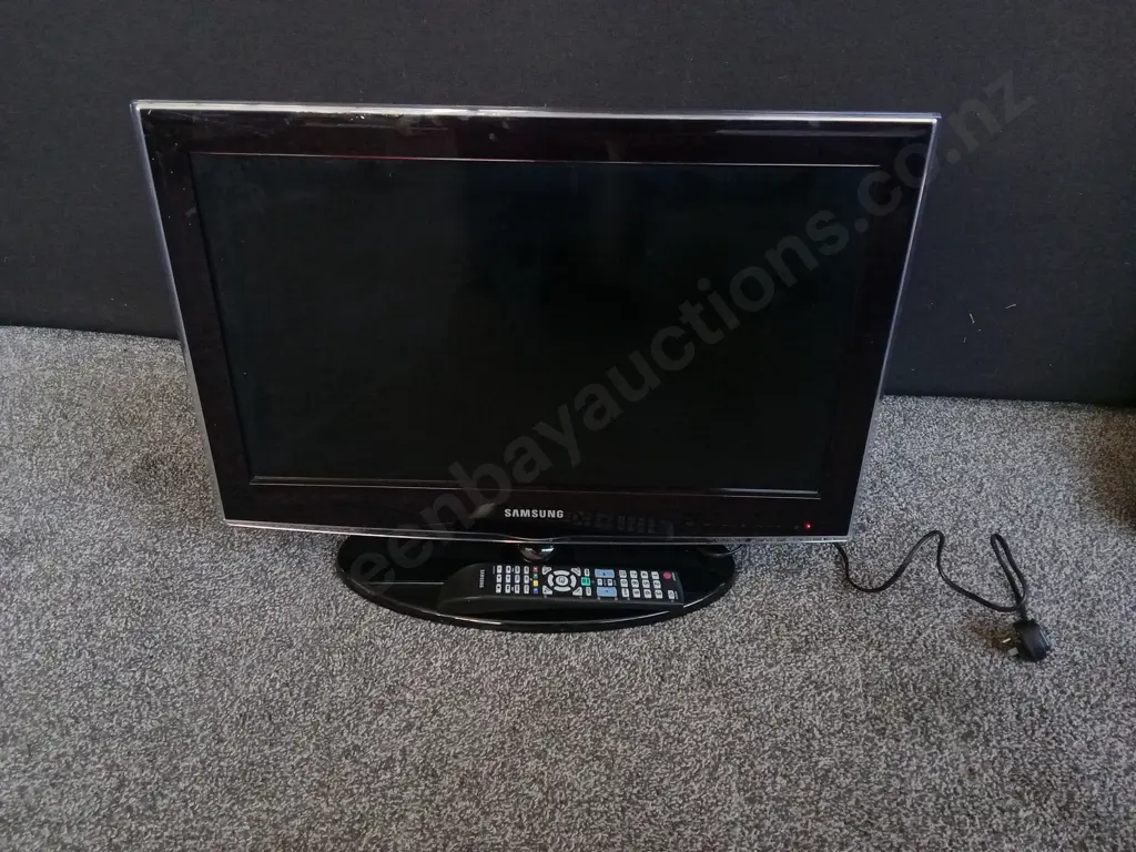 SAMSUNG LCD TELEVISION, WORKING Image 1++