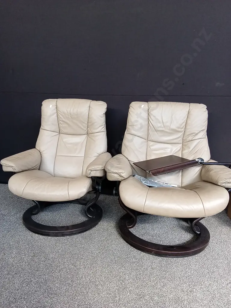 PAIR OF "STRESSLESS" BRAND RECLINING LEATHER SWIVEL ARMCHAIRS ONE WITH A MOVEABLE TABLE ATTATCHED Image 1++